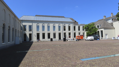902411 Gezicht over het centrale plein van de Universiteitsbibliotheek Utrecht Binnenstad (Drift 27) aan de ...